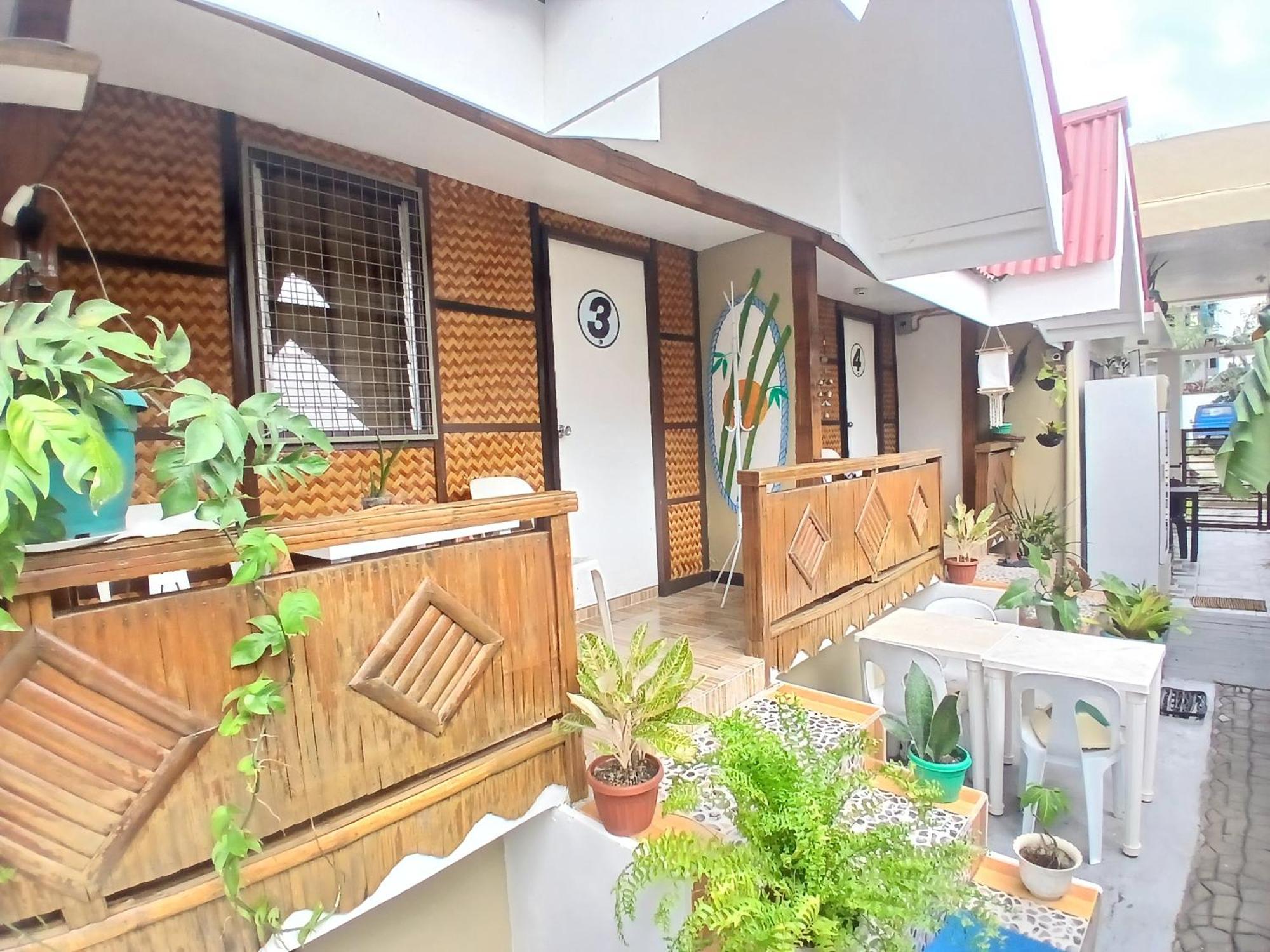 Sandstorm Lodge And Cafe Puerto Galera Luaran gambar