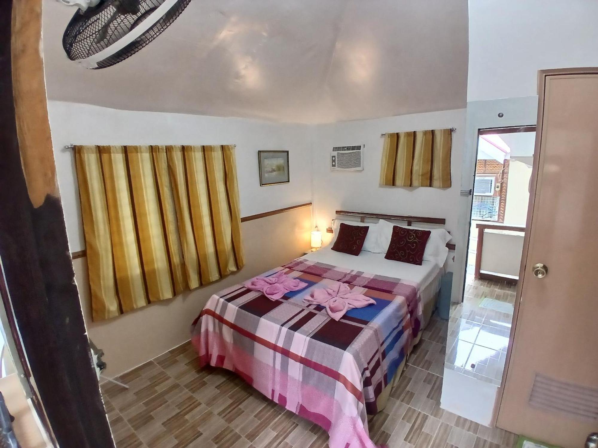 Sandstorm Lodge And Cafe Puerto Galera Luaran gambar